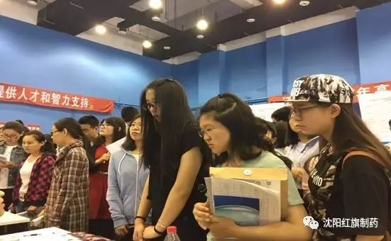辽宁副省长冮瑞驻足关注永利集团制药的校园招聘 ——记永利集团制药加入辽宁省2017年高校结业生医药食物行业招聘会_永利集团