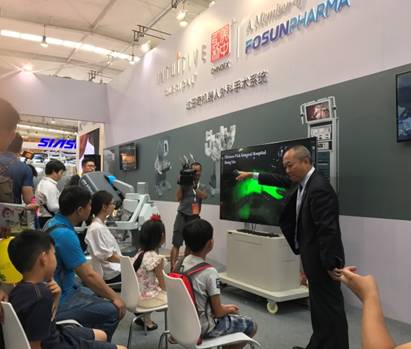 刘延东副总理亲临旅行！“达芬奇”机械人成天下机械人大会明星！_永利集团